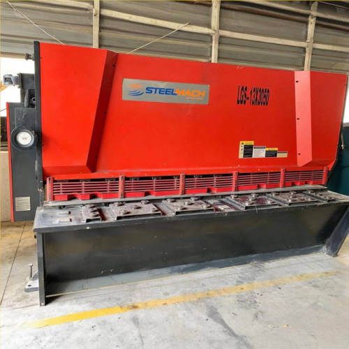 Guilhotina hidráulica Steelmach LGS - 13X3050